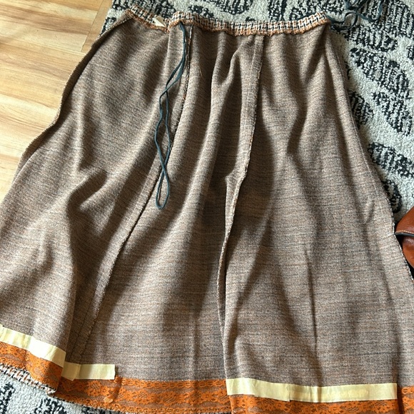 Vintage Suit with peak lapel (Friday Frenzy Sale) - Picture 6 of 9